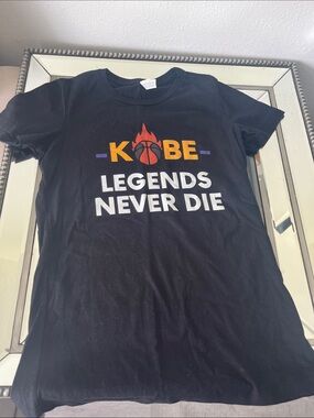 Kobe Kids' Black 'Legends Never Die' Graphic Tee
